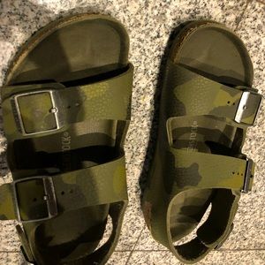 Birkenstock kids unisex sandals with back strap Size EU 34